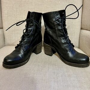 FRYE Karen Combat Lace-Up Boots